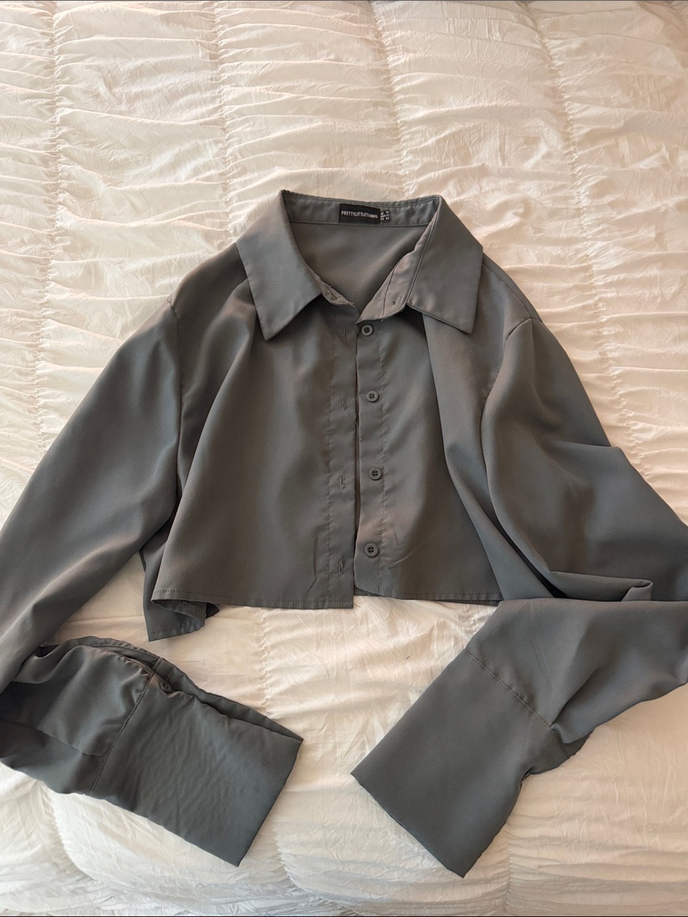 PrettyLittleThing Cropped Button-Down Shirt Jacket in Gray